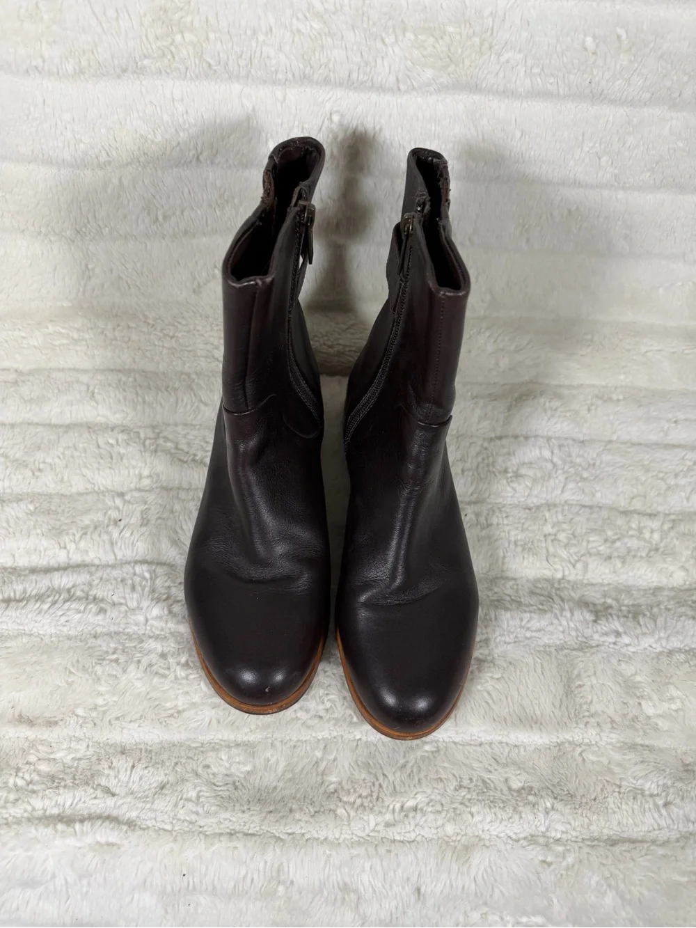 UGG Finnegan Brown Leather Zip Up Ankle Boot 1919 Women's Size 6